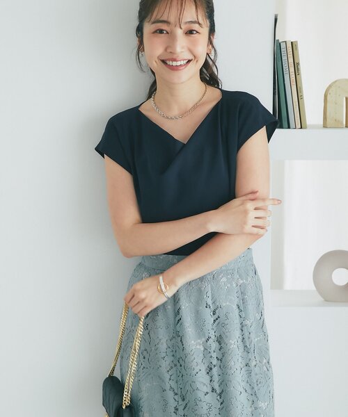 La boutique BonBon(ラブティックボンボン)の「【清涼感美人見え】ドレープネックジョーゼットブラウス(シャツ/ブラウス・レディース・ホワイト/ネイビー/ピンク・FREE)」の16枚目の写真