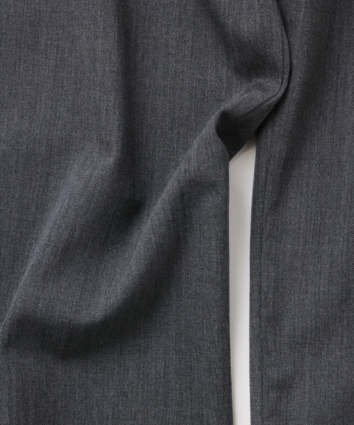 UNFOLLOW（アンフォロー）の「【FOLL / フォル】wool gabardine relax pants（スラックス・メンズ・グレー・2/3）」の3枚目の写真