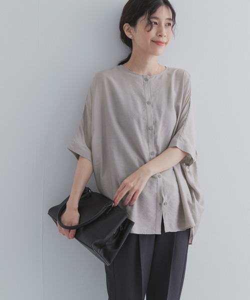 URBAN RESEARCH DOORS(アーバンリサーチドアーズ)の「バックシャーリングドルマンブラウス(シャツ/ブラウス・レディース・ライトグレー/ブラック/ブルー・FREE)」の3枚目の写真