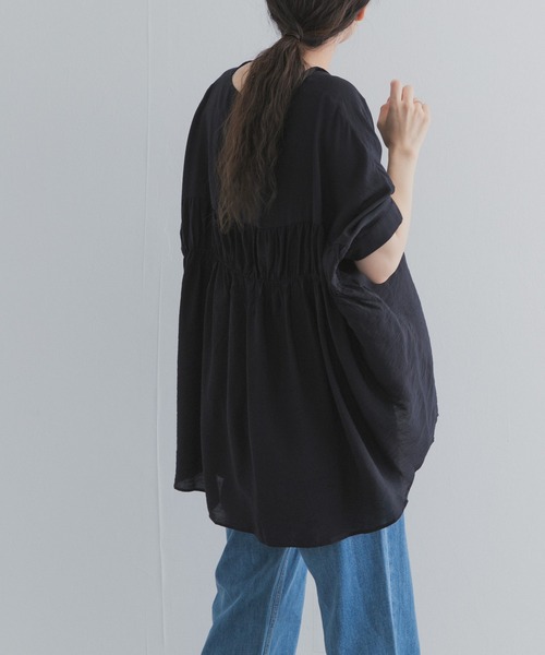 URBAN RESEARCH DOORS(アーバンリサーチドアーズ)の「バックシャーリングドルマンブラウス(シャツ/ブラウス・レディース・ライトグレー/ブラック/ブルー・FREE)」の4枚目の写真