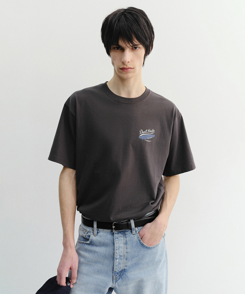 DUNST FOR MEN(ダンストフォーメン)の「SUMMER HOLIDAY SURF BOARD T-SHIRT_UNISEX_UDTS6B133_CHARCOAL GREY(Tシャツ/カットソー・メンズ・チャコールグレー・X-SMALL/SMALL/MEDIUM/LARGE/XX-LARGE)」の1枚目の写真