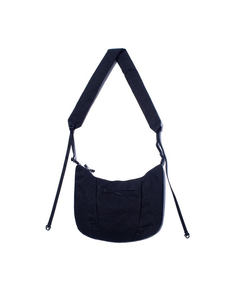 F/CE. (エフシーイー)の「F/CE. TEXTURED TWILL POUCH 2.0 / エフシーイー テクスチャード ツイル ポーチ 2.0(ボディバッグ/ウエストポーチ・メンズ・ベージュ/ブラック/チャコール・FREE)」の2枚目の写真