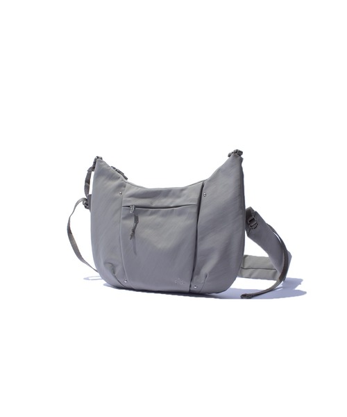 F/CE. (エフシーイー)の「F/CE. TEXTURED TWILL POUCH 2.0 / エフシーイー テクスチャード ツイル ポーチ 2.0(ボディバッグ/ウエストポーチ・メンズ・ベージュ/ブラック/チャコール・FREE)」の6枚目の写真