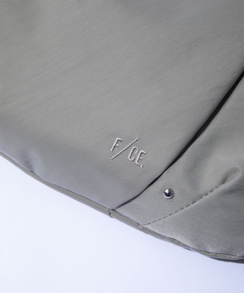 F/CE. (エフシーイー)の「F/CE. TEXTURED TWILL POUCH 2.0 / エフシーイー テクスチャード ツイル ポーチ 2.0(ボディバッグ/ウエストポーチ・メンズ・ベージュ/ブラック/チャコール・FREE)」の9枚目の写真