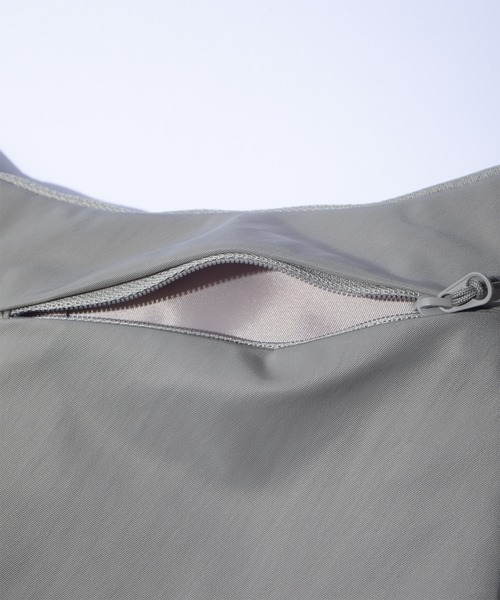 F/CE. (エフシーイー)の「F/CE. TEXTURED TWILL POUCH 2.0 / エフシーイー テクスチャード ツイル ポーチ 2.0(ボディバッグ/ウエストポーチ・メンズ・ベージュ/ブラック/チャコール・FREE)」の8枚目の写真