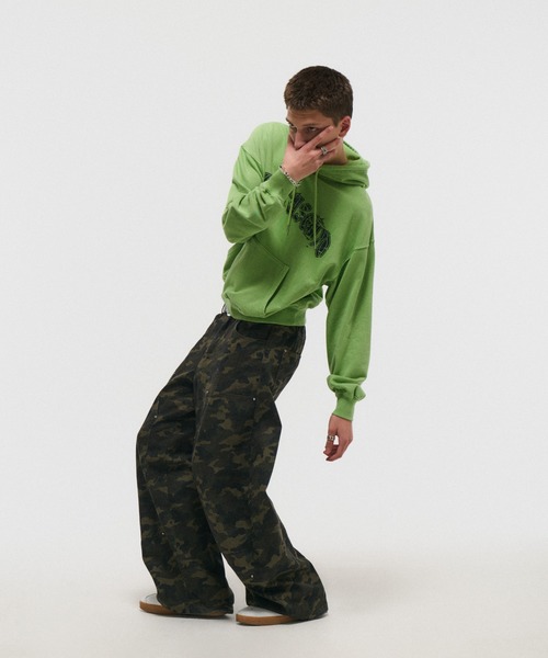 ILL'S(イルズ)の「カモ総柄 ダブルニー スタッズ カーブパンツ メンズ レディース ユニセックス(その他パンツ・メンズ・カーキ・M/L)」の9枚目の写真