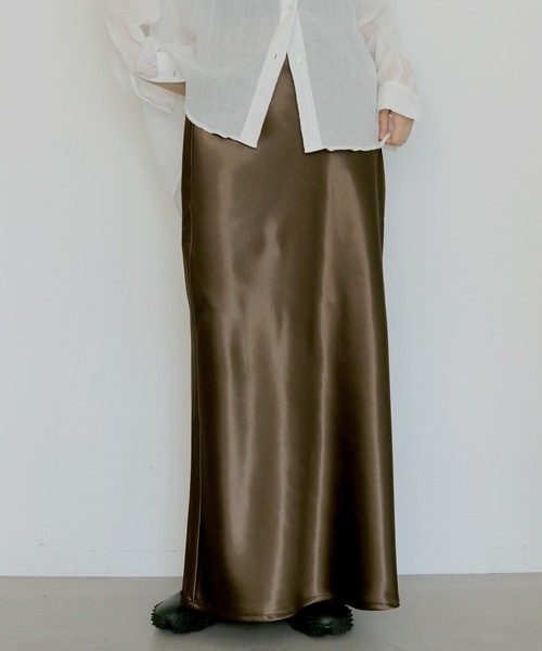 cheriella(シェリエラ)の「【cheriella】サテンナロースカート SATIN NARROW SKIRT(スカート・レディース・アイボリー/ピンク/ブラック/ブラウン・FREE)」の3枚目の写真