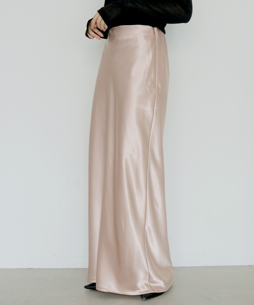 cheriella(シェリエラ)の「【cheriella】サテンナロースカート SATIN NARROW SKIRT(スカート・レディース・アイボリー/ピンク/ブラック/ブラウン・FREE)」の4枚目の写真