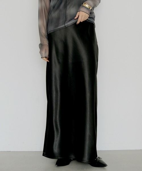 cheriella(シェリエラ)の「【cheriella】サテンナロースカート SATIN NARROW SKIRT(スカート・レディース・アイボリー/ピンク/ブラック/ブラウン・FREE)」の2枚目の写真