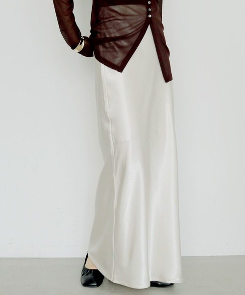 cheriella(シェリエラ)の「【cheriella】サテンナロースカート SATIN NARROW SKIRT(スカート・レディース・アイボリー/ピンク/ブラック/ブラウン・FREE)」の14枚目の写真