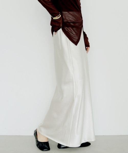 cheriella(シェリエラ)の「【cheriella】サテンナロースカート SATIN NARROW SKIRT(スカート・レディース・アイボリー/ピンク/ブラック/ブラウン・FREE)」の20枚目の写真