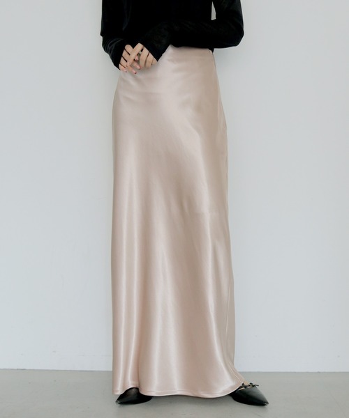 cheriella(シェリエラ)の「【cheriella】サテンナロースカート SATIN NARROW SKIRT(スカート・レディース・アイボリー/ピンク/ブラック/ブラウン・FREE)」の5枚目の写真