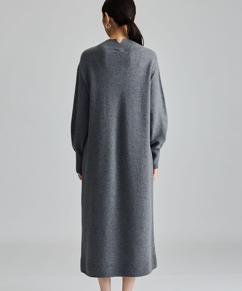 INDIVI(インディヴィ)の「【軽量/カシミヤ混/体型カバー】ハイネックニットワンピース(ワンピース・レディース・ブラウン系その他7/グレー系その他7・38/05/15 /13/34)」の14枚目の写真