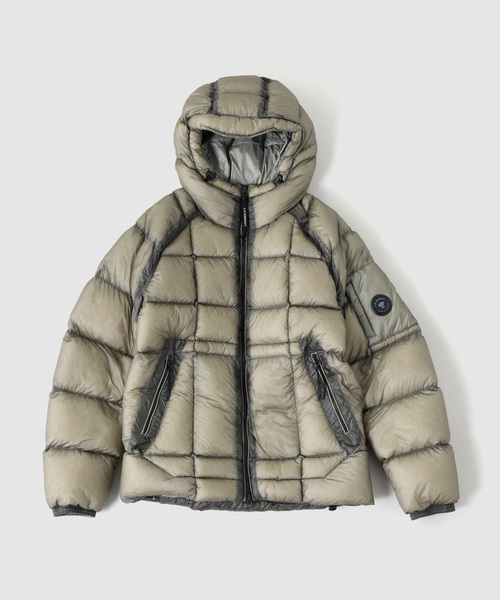C.P. COMPANY(シーピーカンパニー)の「C.P.Company / シーピーカンパニー D.D. SHELL HOODED DOWN JACKET(ダウンジャケット/コート・メンズ・ブラック/ベージュ/ボルドー/ホワイト系その他/ブルー系その他・SMALL/LARGE/MEDIUM)」の3枚目の写真