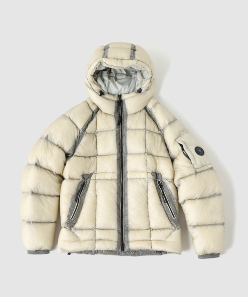 C.P. COMPANY(シーピーカンパニー)の「C.P.Company / シーピーカンパニー D.D. SHELL HOODED DOWN JACKET(ダウンジャケット/コート・メンズ・ブラック/ベージュ/ボルドー/ホワイト系その他/ブルー系その他・SMALL/LARGE/MEDIUM)」の2枚目の写真