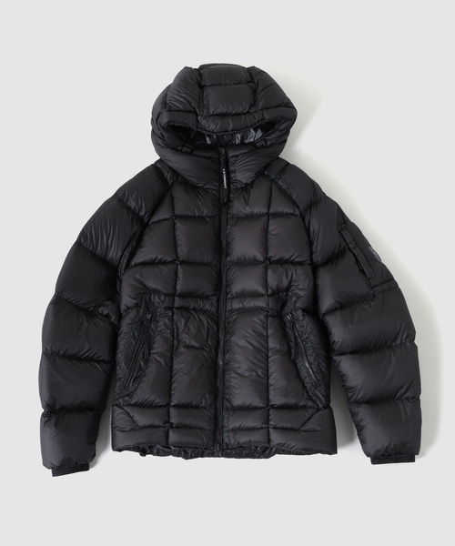 C.P. COMPANY(シーピーカンパニー)の「C.P.Company / シーピーカンパニー D.D. SHELL HOODED DOWN JACKET(ダウンジャケット/コート・メンズ・ブラック/ベージュ/ボルドー/ホワイト系その他/ブルー系その他・SMALL/LARGE/MEDIUM)」の1枚目の写真
