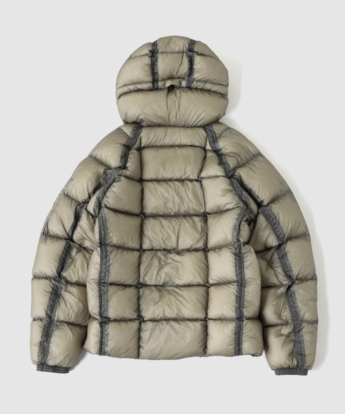 C.P. COMPANY(シーピーカンパニー)の「C.P.Company / シーピーカンパニー D.D. SHELL HOODED DOWN JACKET(ダウンジャケット/コート・メンズ・ブラック/ベージュ/ボルドー/ホワイト系その他/ブルー系その他・SMALL/LARGE/MEDIUM)」の6枚目の写真