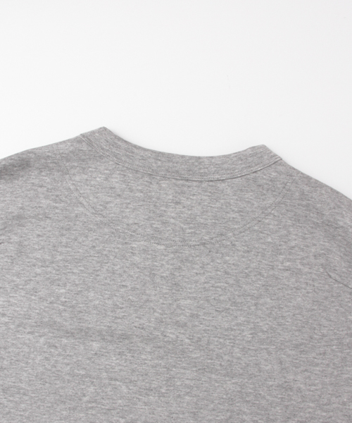 URBAN RESEARCH（アーバンリサーチ）の「ポンチバイカラールーズTシャツ（Tシャツ/カットソー・メンズ・ホワイト×グレー/ブラック系その他/ベージュ系その他/グレー×ホワイト・LARGE/MEDIUM）」の13枚目の写真