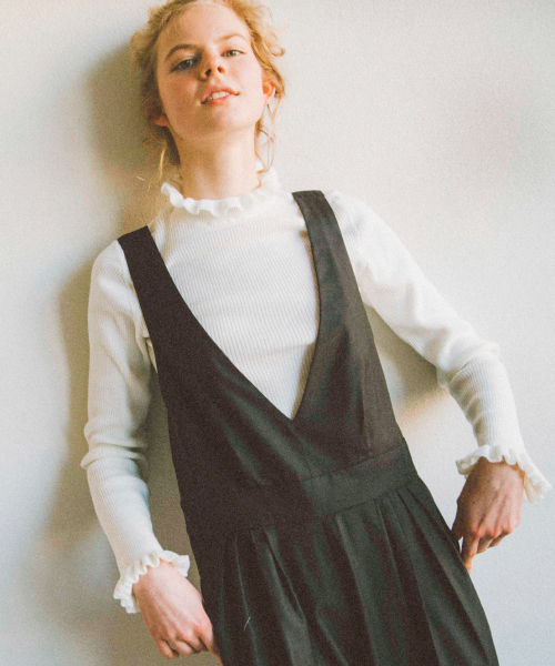 mysty woman（ミスティウーマン）の「フリルネックインナー（Tシャツ/カットソー・レディース・ブラック/イエロー/トップグレー/ホワイト・FREE）」の2枚目の写真