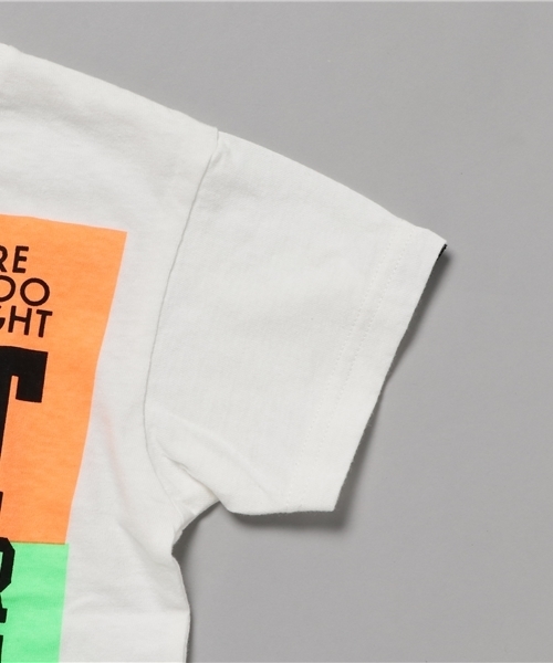 GROOVY COLORS（グルービーカラーズ）の「ＦＩＧＨＴ　ＴＨＥ　ＰＯＷＥＲ　ＢＩＧ　Ｔシャツ（Tシャツ/カットソー・キッズ・ホワイト/グレー・130/120/140/90/100/110）」の3枚目の写真