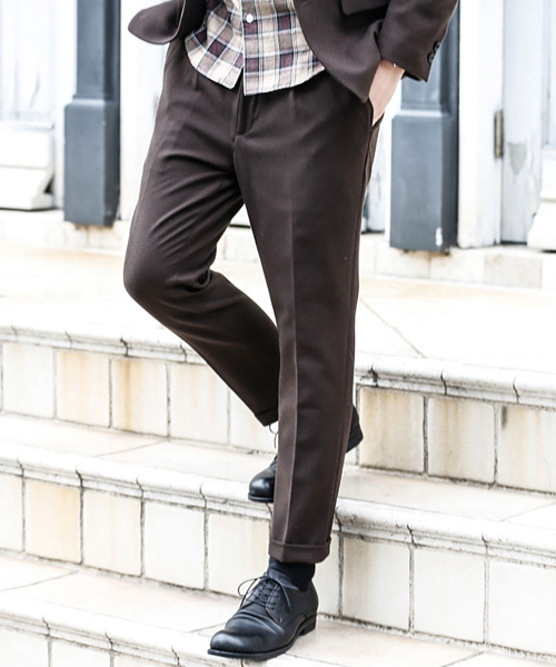 MR.OLIVE（ミスターオリーブ）の「THERMO LITE STRETCH TWILL / ONE PLEATS TAPERED PANTS（スラックス・メンズ・チャコールグレー/ブラック/ブラウン・SMALL/MEDIUM/LARGE）」の3枚目の写真