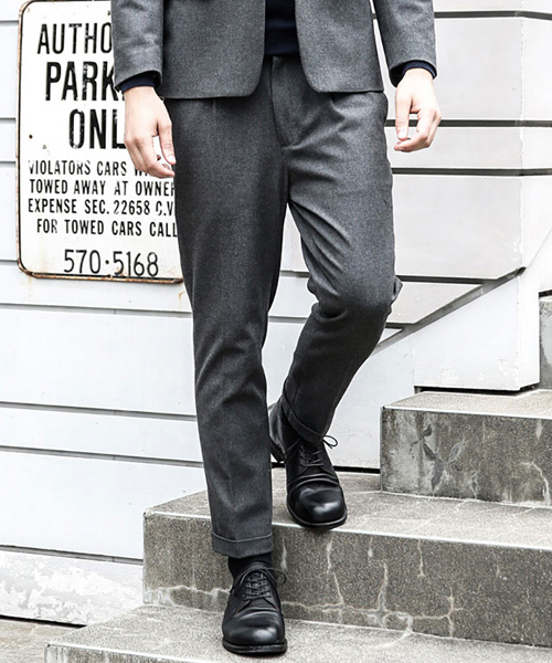 MR.OLIVE（ミスターオリーブ）の「THERMO LITE STRETCH TWILL / ONE PLEATS TAPERED PANTS（スラックス・メンズ・チャコールグレー/ブラック/ブラウン・SMALL/MEDIUM/LARGE）」の2枚目の写真