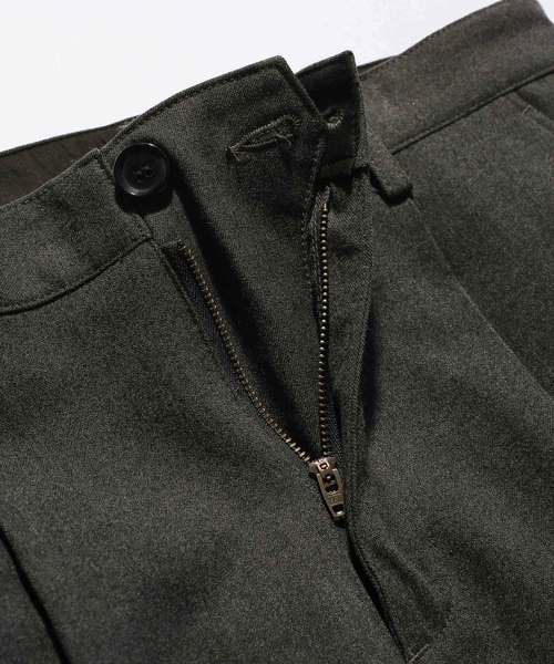 MR.OLIVE（ミスターオリーブ）の「THERMO LITE STRETCH TWILL / ONE PLEATS TAPERED PANTS（スラックス・メンズ・チャコールグレー/ブラック/ブラウン・SMALL/MEDIUM/LARGE）」の8枚目の写真