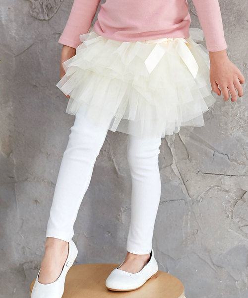 Bee des Bee（ビーデスビー）の「レギンス付きスカート 総チュチュ 2段フリル（スカート・キッズ・グレー/グレー系その他/ホワイト系その他/アイボリー/ライトピンク/ピンク/ワインレッド/ワイン/ブラック系その他/ネイビー/ブラック/ラベンダー/ブルー系その他/スカイブルー/ダークブラウン/グレイッシュベージュ/ミント/パープル系その他/コーラルピンク/チャコール/ブラック系その他2/ベージュ系その他/ブルーグレー/グレー系その他2/パープル系その他2/ブラウン系その他2/ブラウン系その他/カーキオリーブ/スモークピンク/サックスブルー/ピンク系/ブルー系/パープル系その他4/パープル系その他3・90cm/110cm/100cm/120cm/130cm/140cm/90㎝）」の2枚目の写真