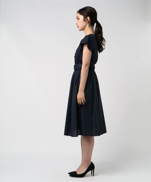ASTORIA ODIER(アストリアオディール)の「衿スカラップ刺繍ワンピース(ワンピース・レディース・ベージュ/ネイビー/カーキ/マスタード/ラベンダー・MEDIUM)」の7枚目の写真