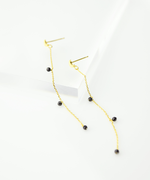 petitcro(プティクロ)の「流れ星ピアス moon(ピアス(両耳用)・レディース・ブラック/ネイビー/グリーン/ターコイズブルー・ONE SIZE)」の2枚目の写真