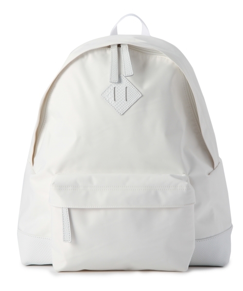 BEAUTY&YOUTH UNITED ARROWS（ビューティーアンドユースユナイテッドアローズ）の「MT パイソン柄/エンボス バックパック◆（バックパック/リュック・メンズ・ホワイト/ブラック・フリー）」の2枚目の写真