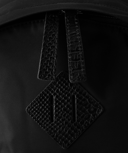 BEAUTY&YOUTH UNITED ARROWS（ビューティーアンドユースユナイテッドアローズ）の「MT パイソン柄/エンボス バックパック◆（バックパック/リュック・メンズ・ホワイト/ブラック・フリー）」の5枚目の写真