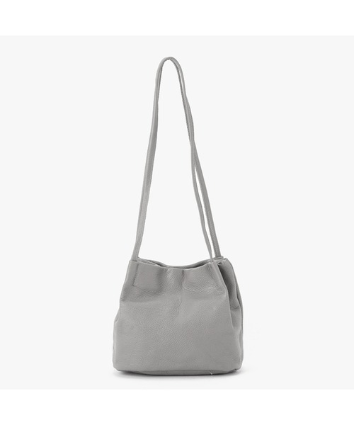 TASINAMI（タシナミ）の「TASINAMI シュリンクレザーショルダー巾着バッグ (TA-0030)（ハンドバッグ・レディース・ブラック/ネイビー/レッド/サックスブルー/グリーン/マスタード/ホワイト系その他/チョコ/グレイッシュベージュ/グレー・FREE）」の4枚目の写真