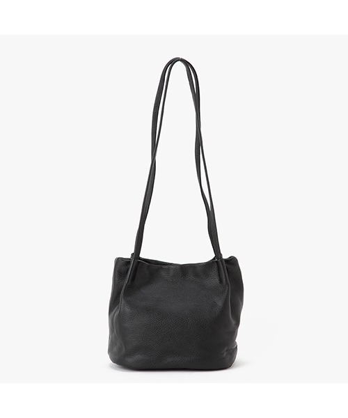 TASINAMI（タシナミ）の「TASINAMI シュリンクレザーショルダー巾着バッグ (TA-0030)（ハンドバッグ・レディース・ブラック/ネイビー/レッド/サックスブルー/グリーン/マスタード/ホワイト系その他/チョコ/グレイッシュベージュ/グレー・FREE）」の3枚目の写真