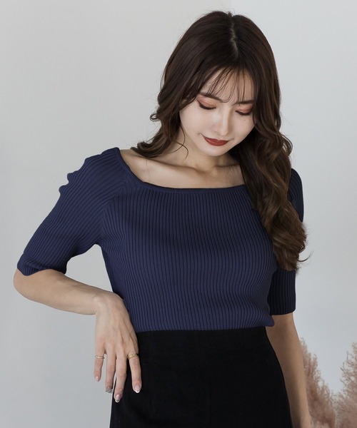 Julia Boutique(ジュリアブティック)の「スクエアネックニット/510595M(ニット/セーター・レディース・ホワイト/ベージュ/ブラック/ピンク/モカ/ネイビー/グレー・ONE)」の6枚目の写真