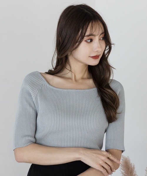 Julia Boutique(ジュリアブティック)の「スクエアネックニット/510595M(ニット/セーター・レディース・ホワイト/ベージュ/ブラック/ピンク/モカ/ネイビー/グレー・ONE)」の4枚目の写真