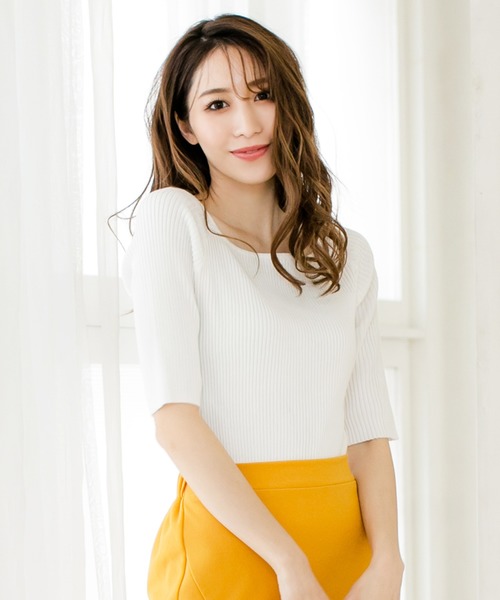 Julia Boutique(ジュリアブティック)の「スクエアネックニット/510595M(ニット/セーター・レディース・ホワイト/ベージュ/ブラック/ピンク/モカ/ネイビー/グレー・ONE)」の2枚目の写真