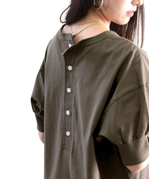 classicalelf(クラシカルエルフ)の「キッズ バックヘンリーネック無地ロングチュニックTシャツ(Tシャツ/カットソー・キッズ・ブラウン/ブラック/ホワイト/ベージュ/パープル・130/140/150/120/110)」の7枚目の写真