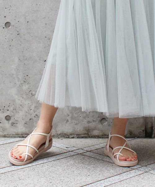 MODE ROBE（モードローブ）の「ストリングサンダル（サンダル・レディース・ブラック/アイボリー・23㎝/24㎝/25㎝/22.5㎝/23.5㎝/24.5㎝）」の3枚目の写真