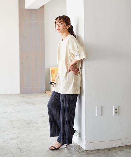 KANGOL EXTRA COMFORT（カンゴールエクストラコンフォート）の「WEB別注【KANGOL EXTRA COMFORT(カンゴール エクストラ コンフォート)】サイドスリットオーバーサイズTシャツ（Tシャツ/カットソー・レディース・パープル/オフホワイト/マスタード/ブラック/ブラウン/モカ/ライトグリーン/ネイビー/ベージュ/チャコールグレー・LL/L/M）」の6枚目の写真