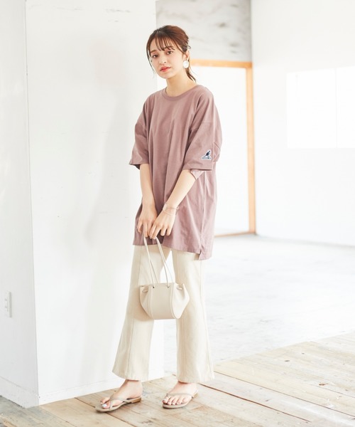 KANGOL EXTRA COMFORT（カンゴールエクストラコンフォート）の「WEB別注【KANGOL EXTRA COMFORT(カンゴール エクストラ コンフォート)】サイドスリットオーバーサイズTシャツ（Tシャツ/カットソー・レディース・パープル/オフホワイト/マスタード/ブラック/ブラウン/モカ/ライトグリーン/ネイビー/ベージュ/チャコールグレー・LL/L/M）」の5枚目の写真