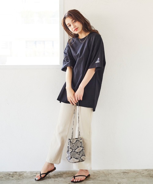 KANGOL EXTRA COMFORT（カンゴールエクストラコンフォート）の「WEB別注【KANGOL EXTRA COMFORT(カンゴール エクストラ コンフォート)】サイドスリットオーバーサイズTシャツ（Tシャツ/カットソー・レディース・パープル/オフホワイト/マスタード/ブラック/ブラウン/モカ/ライトグリーン/ネイビー/ベージュ/チャコールグレー・LL/L/M）」の13枚目の写真