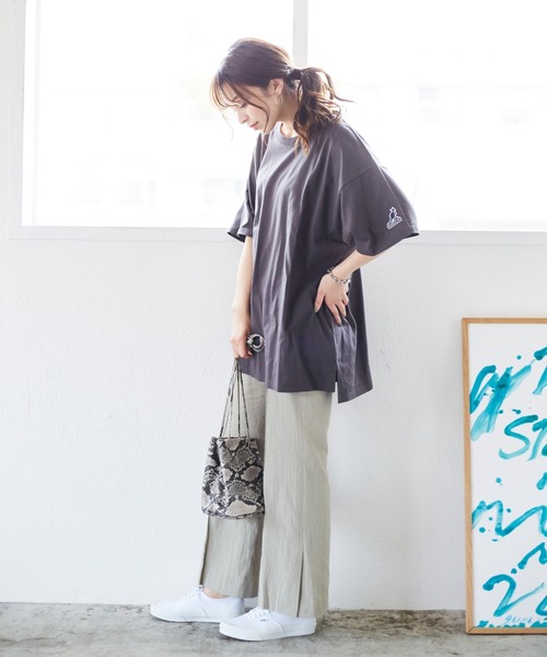 KANGOL EXTRA COMFORT（カンゴールエクストラコンフォート）の「WEB別注【KANGOL EXTRA COMFORT(カンゴール エクストラ コンフォート)】サイドスリットオーバーサイズTシャツ（Tシャツ/カットソー・レディース・パープル/オフホワイト/マスタード/ブラック/ブラウン/モカ/ライトグリーン/ネイビー/ベージュ/チャコールグレー・LL/L/M）」の15枚目の写真