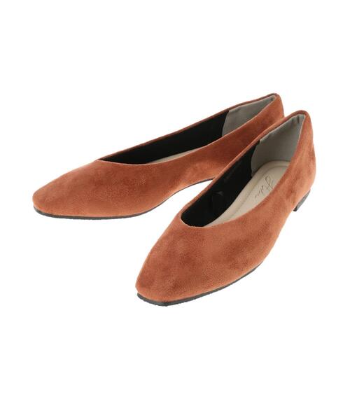 AMERICAN HOLIC（アメリカンホリック）の「スリムスクエアトウVカットフラットパンプス　＊（パンプス・レディース・グレイッシュベージュ/ブラック/ブラウン・L/S/M）」の6枚目の写真