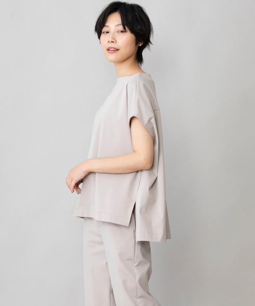 Munich(ミューニック)の「コットンポリエステルストレッチインターロック スリーブレストップス(セットアップ可)(Tシャツ/カットソー・レディース・ブラック/ダークグレー/グレイッシュベージュ・FREE)」の3枚目の写真