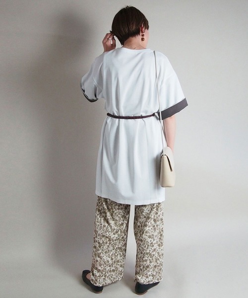 NICOLE white(ニコルホワイト)の「ロング丈ビッグTシャツ(Tシャツ/カットソー・レディース・ライトグレー/ブラック/ピンク/オフホワイト・FREE)」の17枚目の写真