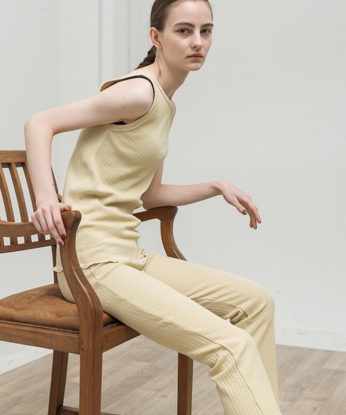 ALLUMER（アリュメール）の「ランダムリブ2WAYタンクトップ（タンクトップ・レディース・アイボリー/ブラック/ブラウン/イエロー・1）」の4枚目の写真