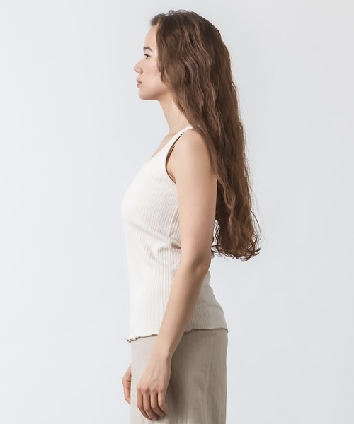 ALLUMER（アリュメール）の「ランダムリブ2WAYタンクトップ（タンクトップ・レディース・アイボリー/ブラック/ブラウン/イエロー・1）」の16枚目の写真