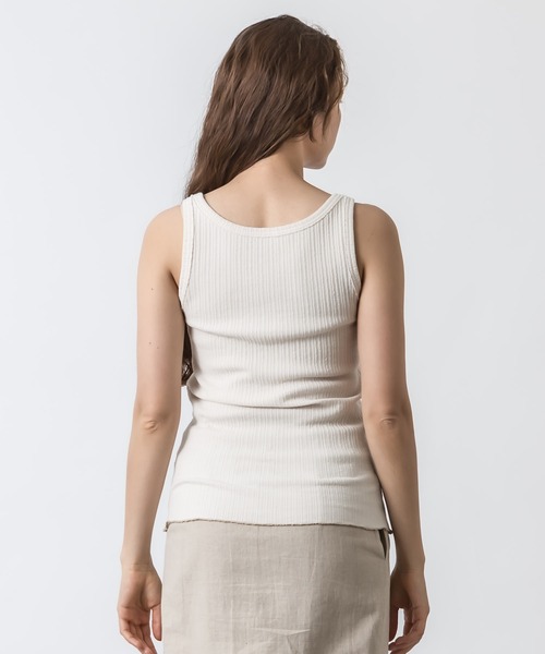 ALLUMER（アリュメール）の「ランダムリブ2WAYタンクトップ（タンクトップ・レディース・アイボリー/ブラック/ブラウン/イエロー・1）」の22枚目の写真