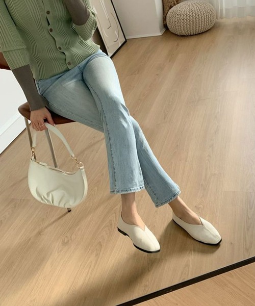 CALIFORNIA OUTFITTERS（カリフォルニア アウトフィッターズ）の「スクエアトゥVカットパンプス（パンプス・レディース・ホワイト/ブラック/ベージュ・23cm/23.5cm/24cm/24.5cm）」の2枚目の写真